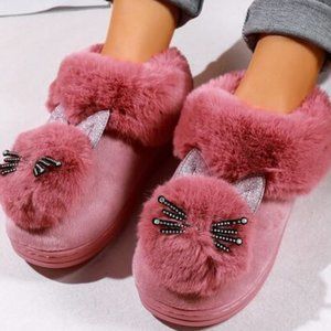 Kitty Graphic Fuzzy Slippers